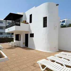 big-solarium-villa-in-puerto-del-carmen-beach.puertodelcarmen-hotels.org/